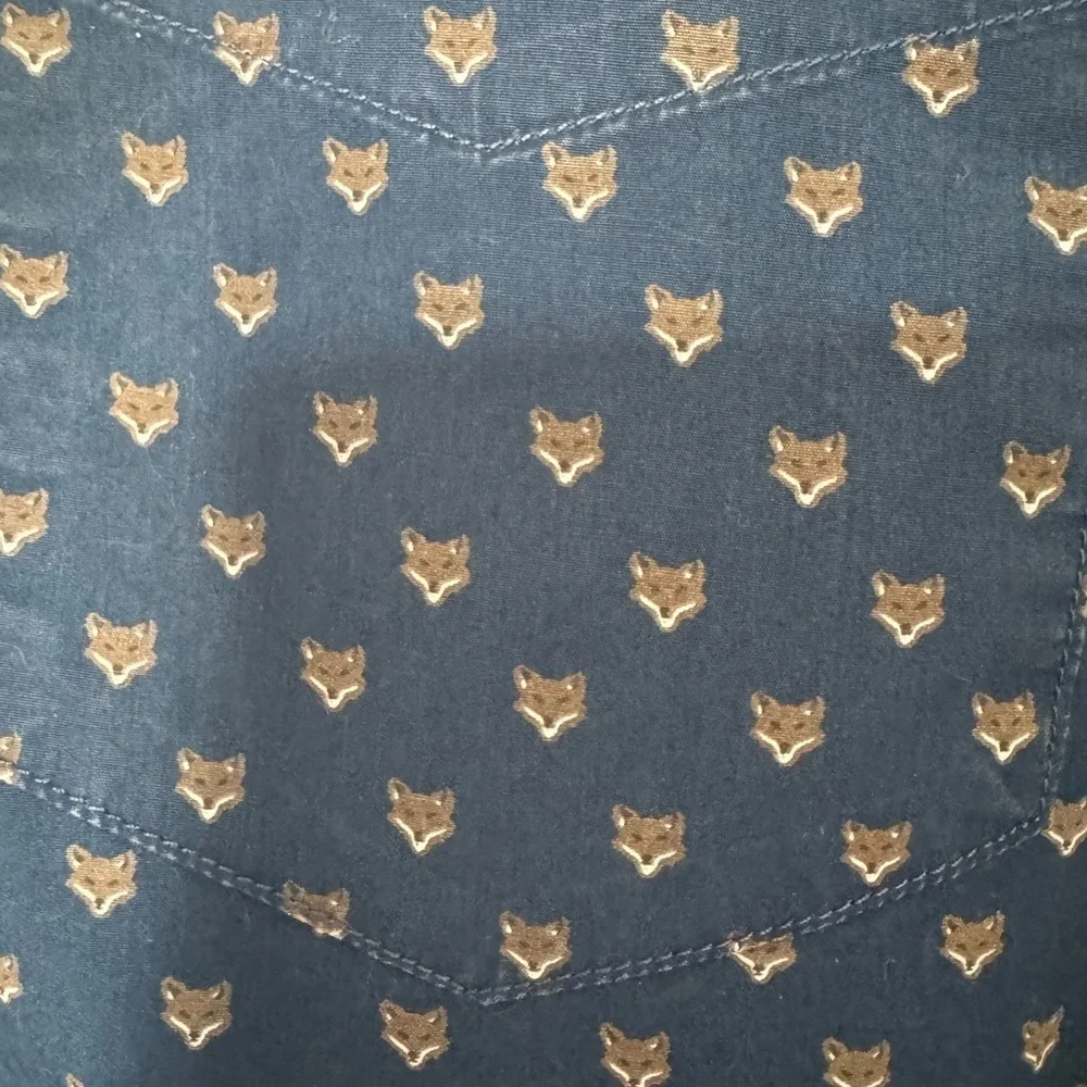 Banana Republic Men’s Navy Fox Print Luxe Poplin Medium Button Down Shirt